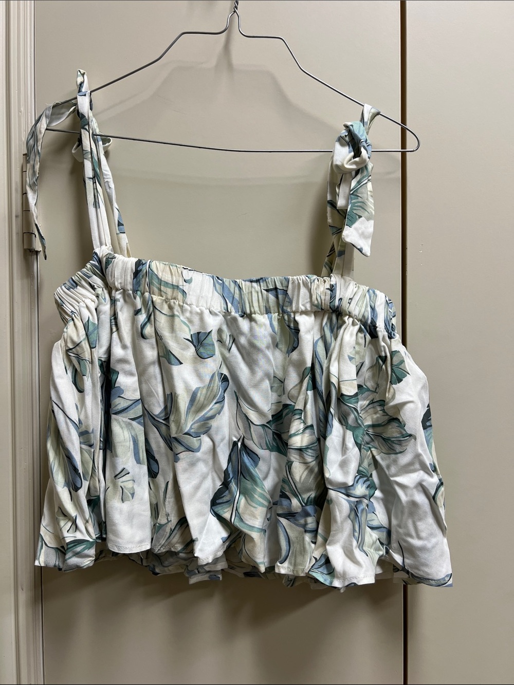 Show Me Your MuMu Women’s White Floral Tie-Shoulder Crop Top
